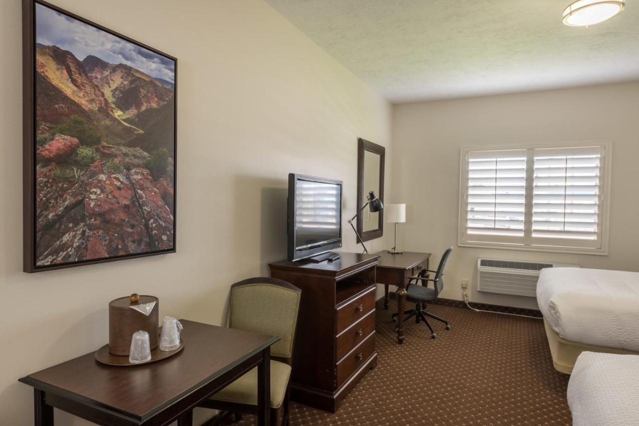 Landmark Inn And Suites Vernal Esterno foto